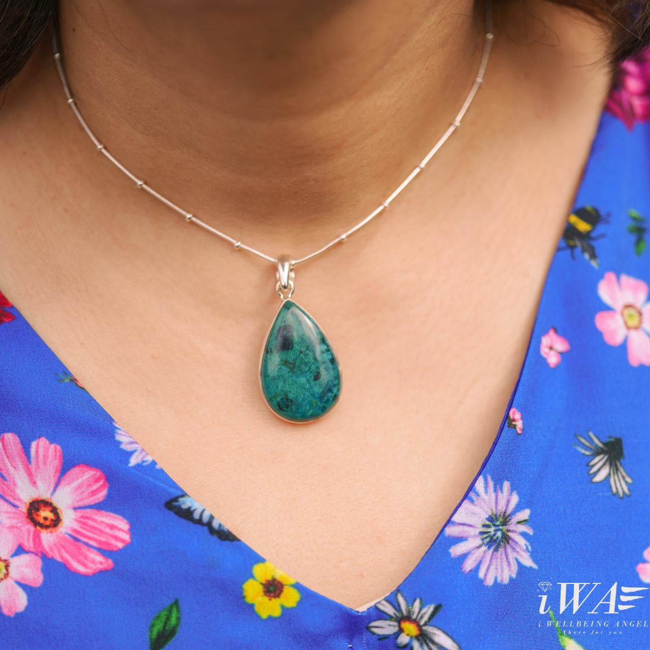 Model wearing Pendant necklace Silver Jewellery