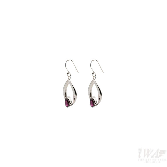 Garnet Lumiere gemstone earring